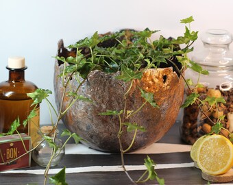 Dekorative IVY-Vase aus handgefertigtem Steingut mit Gold- und Bronzepatina, dunkelbraun