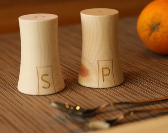 Salières et poivrières en bois de pin - lot de 2 - cadeau pour les amateurs de cuisine - salières - poivrières