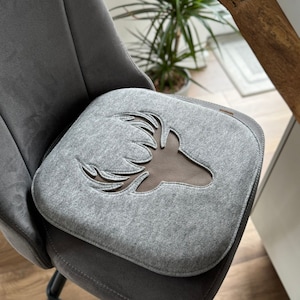 Coussin d&#39;assise en feutre gris avec motif cerf | Coussin de banc en feutre | Intérieur du chalet alpin