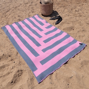 Striped Pink Beach Blanket, Beach Towel Mat Throw Rug Luxury Pool Towel Thick Cotton Picnic Blanket Summer Gift Beach Gift