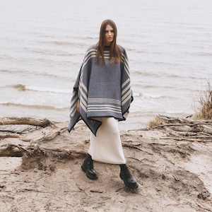 Heavy Winter Poncho Woollen Reversible Poncho Sweater Handmade Poncho Cape for Women Knitted Pullover Men Scandinavian Sustainable Clothing