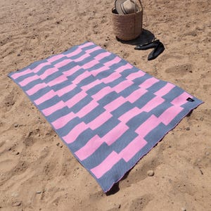 Striped Pink Beach Towel, Beach Blanket Mat Throw Rug Luxury Pool Towel Thick Cotton Picnic Blanket Summer Gift Beach Gift