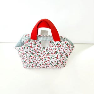 sac  à projet ( clic clac)  dans du tissu de marque pour rangement ouvrages tricots, crochets , idée cadeau anniversaire femme.