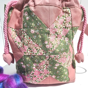 sac a projet, pochon en patchwork ,exemplaire unique, idée cadeau .