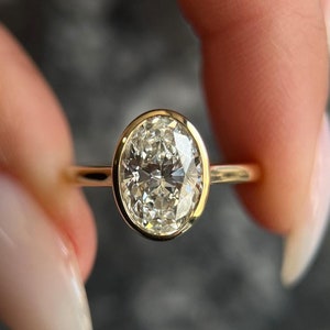 Stunning 2CT Oval Cut Moissanite Diamond Engagement Ring 10/14/18K Gold Bezel Set Solitaire Wedding/Anniversary Ring For Her