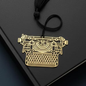 Mässingsskrivmaskinsbokmärke: Vintage litterär gåva med svart tofs