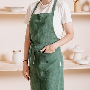 Linen apron with pockets, washed apron for women and men. Hair stylist apron, cute apron. Linen Full apron with pockets. Deep green