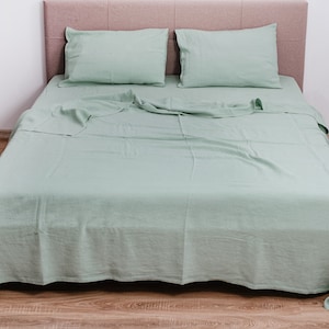 Green Linen Sheet Set in Queen size. Shabby chic Bedding, Hypoallergenic and organic sheet set. Queen Bed Linen sheet Set in Mint color.