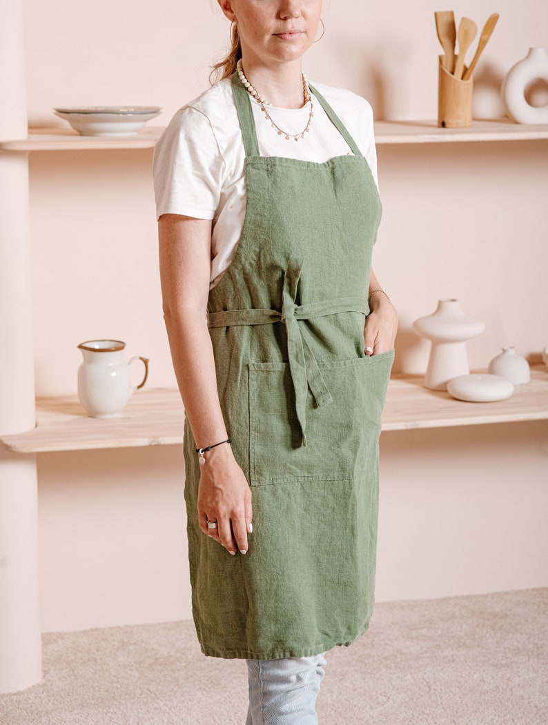 Linen apron with pockets, washed apron for women and men. Hair stylist apron, cute apron. Linen Full apron with pockets. Green