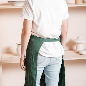 Linen apron with pockets, washed apron for women and men. Hair stylist apron, cute apron. Linen Full apron with pockets. image 2