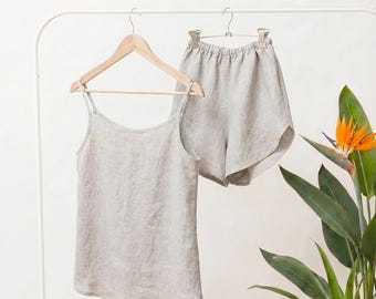 Conjunto de pijama de lino para mujer: top de tirantes transpirable y shorts para estar en casa.
