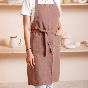 Linen apron with pockets, washed apron for women and men. Hair stylist apron, cute apron. Linen Full apron with pockets. Dusty rose