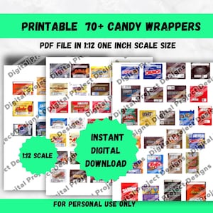 Puede incluir: Descarga digital imprimible de más de 70 envoltorios de barras de caramelo a escala 1:12. Los envoltorios están impresos sobre un fondo blanco y presentan varias marcas populares de caramelos. El texto "DESCARGA DIGITAL INSTANTÁNEA" se muestra en una explosión de estrellas verde.