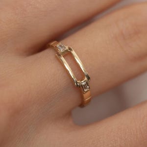 Minimalistischer Gold Quadrat Ring: Modernes Geometrisches Design
