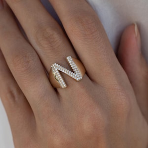 Anillo con la letra 'N' en oro real de 10 quilates, 14 quilates y 18 quilates: delicado diseño personalizado con piedras brillantes