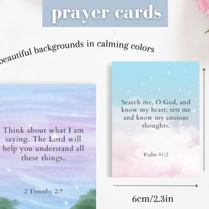 K&ouml;nnte beinhalten: Zwei Gebetskarten mit Aquarellhintergr&uuml;nden in beruhigenden Farben. Die erste Karte hat einen rosa und blauen Hintergrund mit dem Text "Denke dar&uuml;ber nach, was ich sage. Der Herr wird dir helfen, all diese Dinge zu verstehen. 2 Timotheus 2,7". Die zweite Karte hat einen blauen und rosa Hintergrund mit dem Text "Erforsche mich, Gott, und erkenne mein Herz; pr&uuml;fe mich und erkenne meine &auml;ngstlichen Gedanken. Psalm 91,2". Die Karten sind 6 cm x 8 cm gro&szlig;.