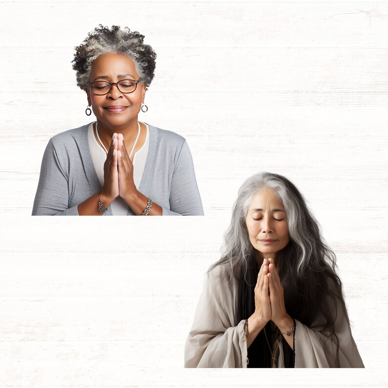Puede incluir: Dos mujeres con cabello gris est&aacute;n rezando con las manos juntas. Ambas visten ropa informal y tienen los ojos cerrados.