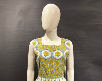 Really sweet 1950s border print day dress