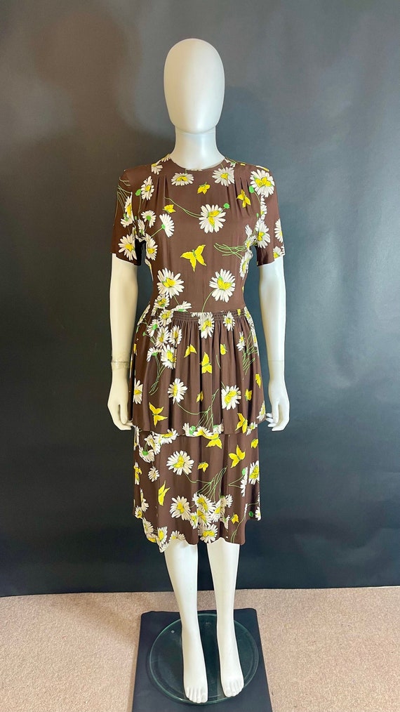 Stunning 1940s floral dress - image 1