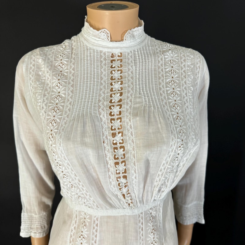 tweed white dress Regina Crystal Embellished Mini Champagne Colored Lace Bridesmaids Color:Black white flowers workwear2023