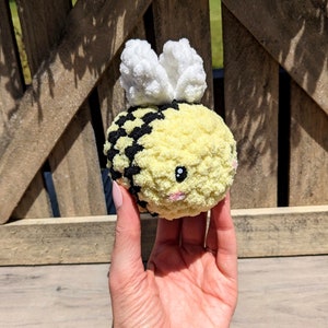 Bee, Crochet Bee, Birthday Gifts, Small Bee Decor, Soft Bee, Small Bee, Gifts, Cute Bee, Cute Gifts, Small Crochet Bee, Cute, Gift