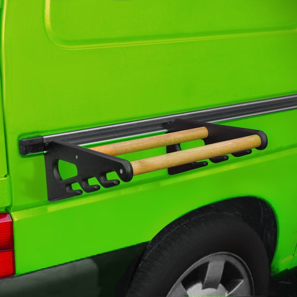 RailRack pour VW T4 - un support de séchage pour combinaisons de plongée et autres équipements. Il se connecte au rail latéral de la porte.