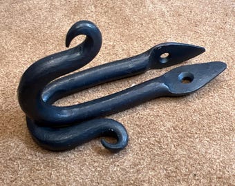 Iron Hooks – Set of 2 | Hand Forged, Rustic, Heavy Duty for Cast Iron Pots/Pans, Coats, Kitchen Storage. Scroll Type: Rattail