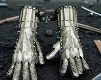 Black Steel Gothic Knight Gauntlets: Articulated Medieval Armor Gloves