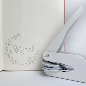 Timbro per goffratura di nozze – Monogramma personalizzato con iniziali e data per inviti, buste, cancelleria e confezioni regalo