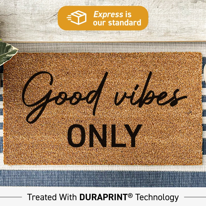 a door mat that says good vibes only