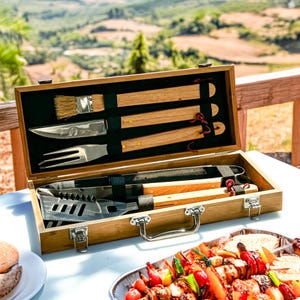 Set di utensili e scatola per barbecue in bambù personalizzati, custodia per utensili da barbecue con incisione personalizzata, Grill Master, regalo per lui, papà, regalo per barbecue di inaugurazione della casa