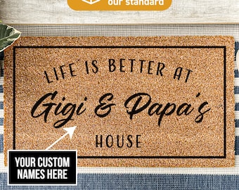 Life Is Better At Gigi & Papa es House Fußmatte, Großeltern Fußmatte, personalisierte Fußmatte, Großeltern Geschenk, Weihnachtsgeschenk für Oma