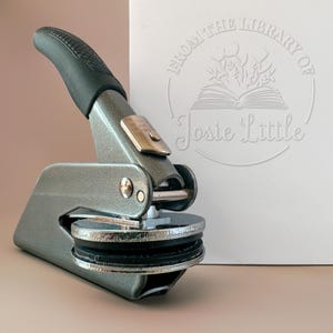 Timbro personalizzato per goffratura di libri, scegli tra oltre 25 design, timbro per biblioteca personalizzato, regalo ideale per gli amanti dei libri, timbro personalizzato per goffratura di libri