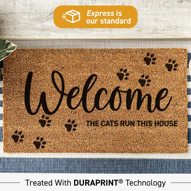 a welcome mat with the words welcome to the cat's run this house