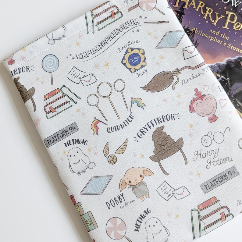 Harry Potter Buchhülle, Hogwarts Buchhülle, Hardcover Taschenbuchhülle, Quidditch Buchhülle, Dobby Buchhülle, Kindle Hülle Bild 1