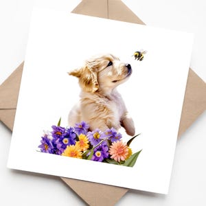Chiot Goldie (Golden Retriever) style aquarelle - Carte de voeux drôle faite main avec un chiot sautant pour attraper une abeille et des fleurs colorées