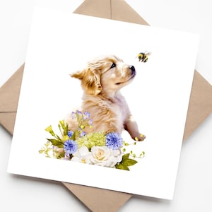Chiot labrador Golden Retriever aquarelle sautant vers un bourdon avec des fleurs bleues et blanches - carte d'anniversaire chiot mignon