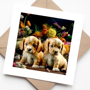 Deux chiots Labrador dorés avec des expressions innocentes et un fond floral coloré - Carte de voeux vierge faite main pour les amoureux des chiens