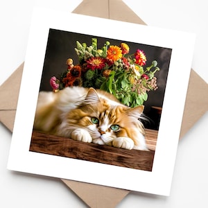 Chat domestique photoréaliste à poils longs orange roux et blanc avec fleurs rouges - Carte de voeux chat duveteux
