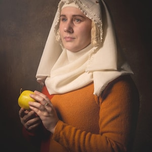 Handwoven kruseler veil, Medieval woman's headgear, linen kierchef for reenactors