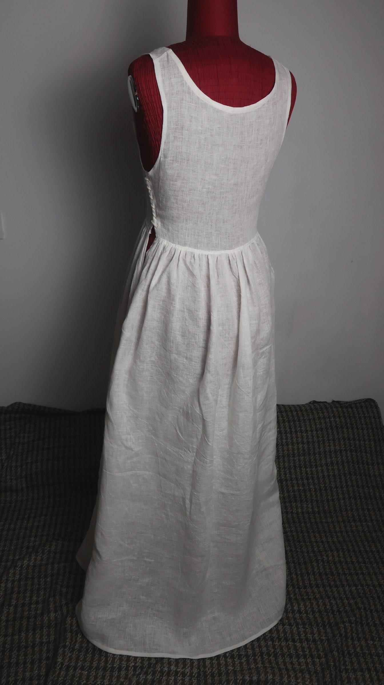 fitted-linen-chemise-women-medieval-underwear-ladies-historical-shift