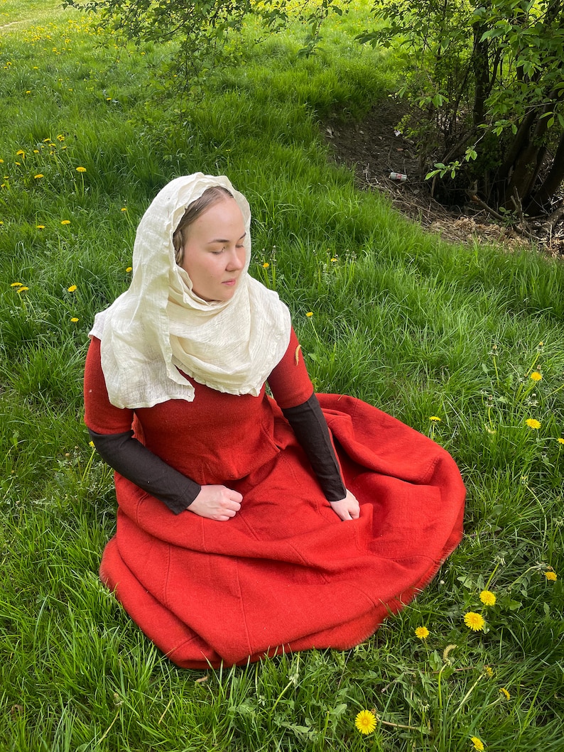 Handgewebter Kruseler von 50 cm, mittelalterliche Frauenkopfbedeckung, Leinenkierchef für Reenactors Bild 6