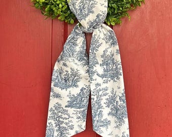 トワルリースサッシュ：ネイビーとホワイトのコットン、刺繍スカーフ