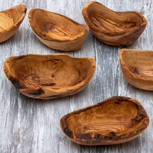 Rustykalna miska z drewna oliwnego Live Edge - spersonalizowany grawer Bbowl, Miska z drewna oliwnego, Rustykalna miska drewniana, mała drewniana miska Live Edge