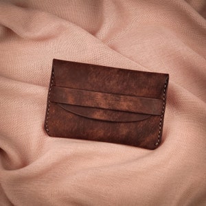 Portemonnee met klep: leren minimalistische damesportemonnee, slanke portemonnee, envelopportemonnee, volnerf leer (tabak/pueblo)