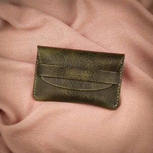 Portemonnee met klep: leren minimalistische damesportemonnee, slanke portemonnee, envelopportemonnee, volnerf leer (oliva/was)