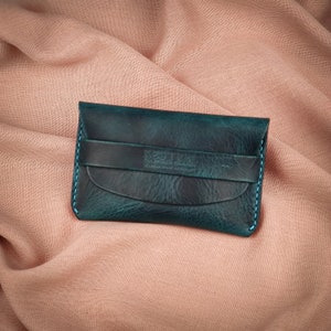 Portemonnee met klep: leren minimalistische damesportemonnee, slanke portemonnee, envelopportemonnee, volnerf leer (Ortensia/Wax)