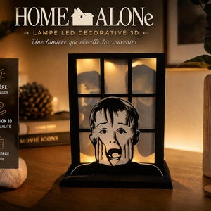 Può includere: Un cartello in legno rustico con la scritta "Welcome to our home" in lettere bianche. Il cartello presenta una finitura invecchiata e un design semplice e invitante, ideale per l'arredamento dell'ingresso.