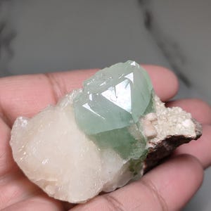 Grüner Apophyllit mit Heulandit und Stilbit, Natürliches Mineralmuster