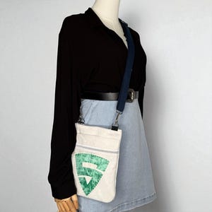 Bolsa transversal em tecido de vela reciclado (MDWB1)